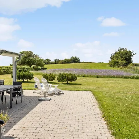 3 Bedroom Beautiful In 別荘 *