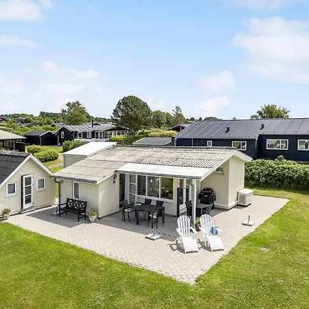 3 Bedroom Beautiful In Holiday home